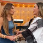 Claudia Leitte Instagram – Deixei o hotel por volta de 7h da manhã, minha produtora disse: “faça uma pose pq a luz tá boa!” Ah! Pessoal, vamos combinar que PIOR QUE MÁ VONTADE, É VONTADE NENHUMA! 🤣 Mas, quando cheguei no pgm, o jogo virou! “A vida é a arte do encontro…”, né? É tudo sobre GENTE! Sobre ser gente e ter gente! Valeu, Paty e time ENCONTRO!