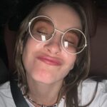 Claudia Leitte Instagram - Uma menina NEUROMODULADA, com sua camisa do show #INTEMPORAL- eu detesto usar foto minha no meu próprio ser… nem porta-retrato, nem disco de ouro ou troféu eu boto dentro de casa, mesmo sendo apaixonada por mim mesma 🤣- mas, essa tá linda e faz propaganda do show ACÚSTICO que vou gravar no dia 09/04, no Vibra, São Paulo, então, tá valendo! 🥹🥹🥹🥹🥹🥹🥹
