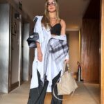 Claudia Leitte Instagram – Deixei o hotel por volta de 7h da manhã, minha produtora disse: “faça uma pose pq a luz tá boa!” Ah! Pessoal, vamos combinar que PIOR QUE MÁ VONTADE, É VONTADE NENHUMA! 🤣 Mas, quando cheguei no pgm, o jogo virou! “A vida é a arte do encontro…”, né? É tudo sobre GENTE! Sobre ser gente e ter gente! Valeu, Paty e time ENCONTRO!
