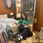 Claudia Leitte Instagram – O Instagram é um recorte pequeno de momentos da vida. Pelo menos, em tese, o post vem depois da experiência, né? Dias bons ou maus, estou firme na ROCHA, bebê! ✝️
Ps. Vez ou outra ela tem a tour dela. 😌