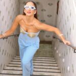Claudia Leitte Instagram – O Instagram é um recorte pequeno de momentos da vida. Pelo menos, em tese, o post vem depois da experiência, né? Dias bons ou maus, estou firme na ROCHA, bebê! ✝️
Ps. Vez ou outra ela tem a tour dela. 😌