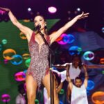 Claudia Leitte Instagram - Pra sentir o que rola no show da gente, tem ligar o modo #RealVerso, mas, quando a fotógrafa tá em casa- Nara é Cearense- a parada chega mais perto, né? Volto mais tarde com registros do show da gente em Horizonte, estado do Ceará! Coisa mais linda! Ps. Correndo agora pra postar mais nos stories ;)