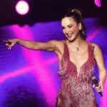 Claudia Leitte Instagram - Pra sentir o que rola no show da gente, tem ligar o modo #RealVerso, mas, quando a fotógrafa tá em casa- Nara é Cearense- a parada chega mais perto, né? Volto mais tarde com registros do show da gente em Horizonte, estado do Ceará! Coisa mais linda! Ps. Correndo agora pra postar mais nos stories ;)