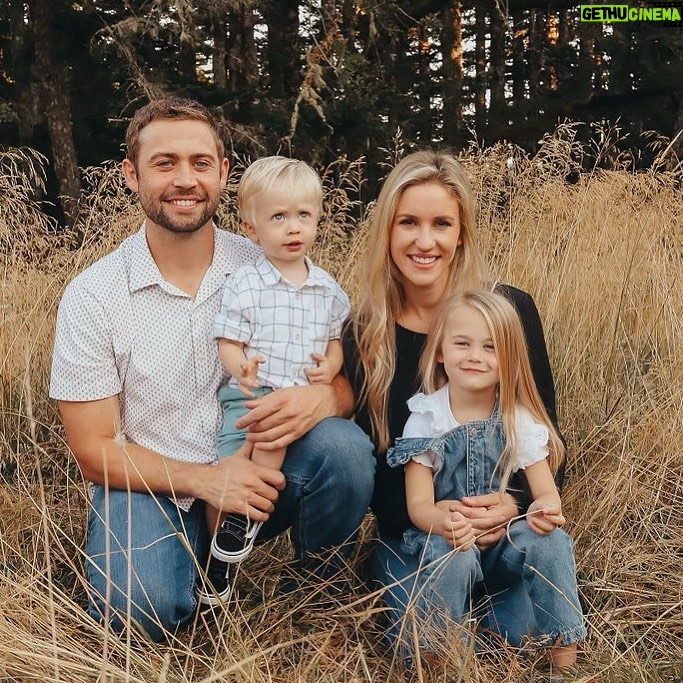 Cody Walker Instagram - Merry Christmas and happy holidays! ❤️ The Walkers