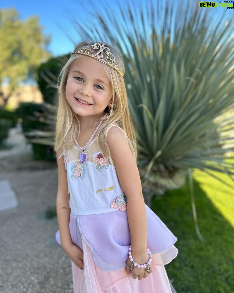 Cody Walker Instagram - Happy 5th birthday Remi Rogue! 🎂 🎈 🎉 I’m so proud to be your daddy. You’re a real challenge but we wouldn’t have it any other way! ❤️ 😆#5goingon15 #sugarandspice