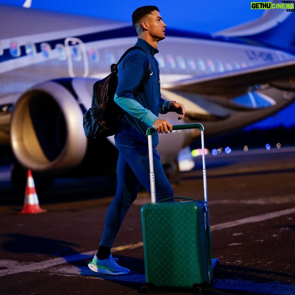 Cristiano Ronaldo Instagram - 👋 Eslovénia 🇸🇮