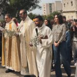 Cyrine Abdel Nour Instagram - أحد "الشعانين" هو يوم ذكرى دخول سيدنا يسوع المسيح الى أورشليم القدس واستقبله الشعب فارشًـا ثيابه وأغصان الاشجار أحسن إستقبال. وهو اليوم الأول في أسبوع الآلام الذي يسبق عيد الفصح، حيث تقام الاحتفالات الدينية الطقسية شعنينة مباركة 🕊️ #احد_الشعانين #سيرين_عبدالنور #سيرين_عبد_النور #cyrineabdelnour #happysunday #happypalmsunday #family #love Lebanon
