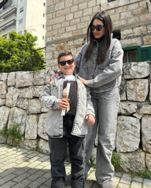 Cyrine Abdel Nour Instagram - أحد "الشعانين" هو يوم ذكرى دخول سيدنا يسوع المسيح الى أورشليم القدس واستقبله الشعب فارشًـا ثيابه وأغصان الاشجار أحسن إستقبال.
وهو اليوم الأول في أسبوع الآلام الذي يسبق عيد الفصح، حيث تقام الاحتفالات الدينية الطقسية 
شعنينة مباركة 🕊️
#احد_الشعانين 
#سيرين_عبدالنور 
#سيرين_عبد_النور 
#cyrineabdelnour #happysunday #happypalmsunday #family #love