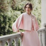 Cyrine Abdel Nour Instagram - بقولوا لون الاخضر يرمز للسلام وامتصاص الطاقة السلبية، 🍏 اما لون الوردي يرمز للنعومة والرقة والرومانسية 🌷 اي لون هو لونكن ؟ #سيرين_عبد_النور #سيرين_عبد_النور #cyrineabdelnour @choicegcc Ramadan 2024 with @choicegcc 🤍 ✨ تشكيلة من وحي قصص الخيال #CHOICE #CHOICEXCYRINE Lebanon