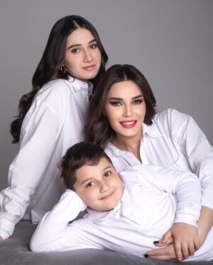 Cyrine Abdel Nour Instagram - الأمومة تاج على راسي 
انتو حلمي يللي تحقق شكراً يا رب 
💖💙
#عيد_الام 
#سيرين_عبد_النور 
#سيرين_عبدالنور 
#cyrineabdelnour 
#mothersday #motherhood