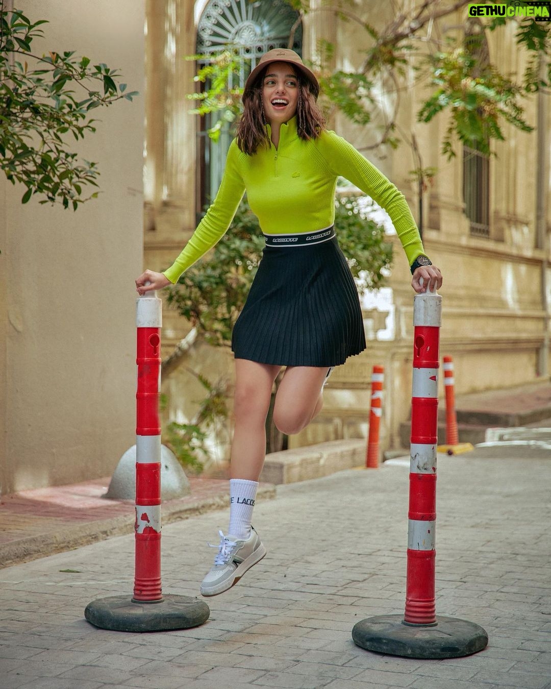 Damlasu İkizoğlu - 195.3K Likes - Gardroplarımıza zamansız, zarif ve aktif bir koleksiyon bırakıyoruz. @lacoste 🐊🤍 #fashionsport #iconsonthemove #teamlacoste #işbirliği
🌸
Icons on The Move for @lacoste
Project Design & Management: @mer.sage
Filmed by: @selinsenkoken
Camera Assistant: @atahancyln
Photography: @gokaycatak
Photography Assistant: @ahzabgunel , @oykunakbulut
Styled by: @zekiyekaradag_
Styling Assistant: @zeynepkerpisci , @ilaydayaslan
Hair: @kadirkussoglu
Mua: @mhmtalpn
Production Manager: @mthanoz
Production Assistant: @evrim.ustbs
Handy Cam: @selinunsel
Music & Sound Design: @cihangir_aslan_
Colorist: @barishosabcioglu