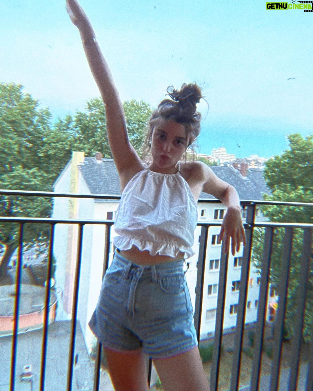 Damlasu İkizoğlu - 168.6K Likes - Pazarpazar 🤡