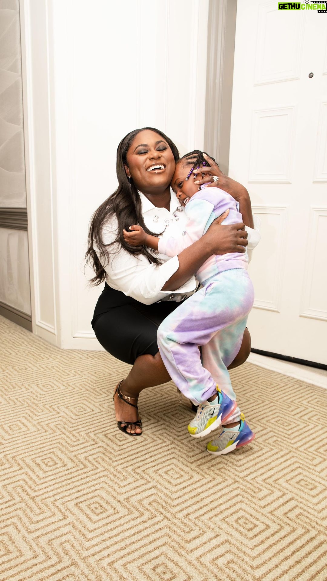 Danielle Brooks - 51.1K Likes - Never ever give up no matter how hard the road becomes. Keep reaching! 🏔️
Video: @destinyfulfild
Photo: @evision_photoz
