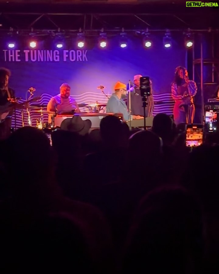 Danielle Brooks Instagram - When I found out that @pjmorton was coming to New Zealand, I knew this was gonna be the best way to close out my 1st Oscar’s Run. Him and his band blessed my soul as they always do, reminding me everything’s gonna be alright 🎶. He was even so kind to add Let Go and Let God to his set just for me. Oh we fam now. Locked in cousins.