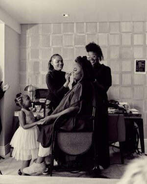 Danielle Brooks Instagram - WWD got ready with @thedaniellebrooks for the #Oscars and the photos of the first-time Oscar nominee and her daughter Freeya are so sweet 🥰

See more at the link in bio. 

📸: @alexgharper