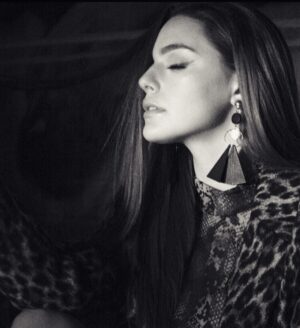 Danielle Rose Russell Instagram - 🐱