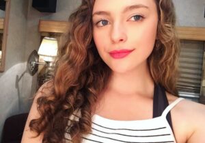 Danielle Rose Russell Instagram - got to channel some Veronica Lake on set yesterday 💄#thelasttycoon