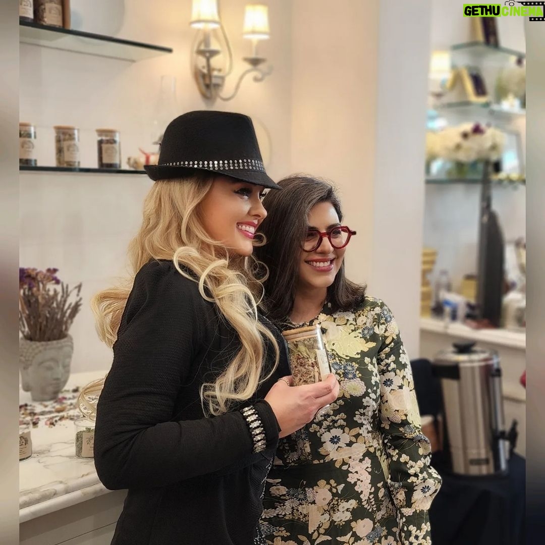 Darcy Donavan Instagram - I loved meeting all the tastemakers and Companies at the Oscar Suites and Events this year! It was a wonderful time!πππ― #Oscars2022 was great!π @officialgregwriter @dawn.of.the.earth @kirareedlorsch @reelvisionent #oscars #oscars2022 #redcarpet #funtimes