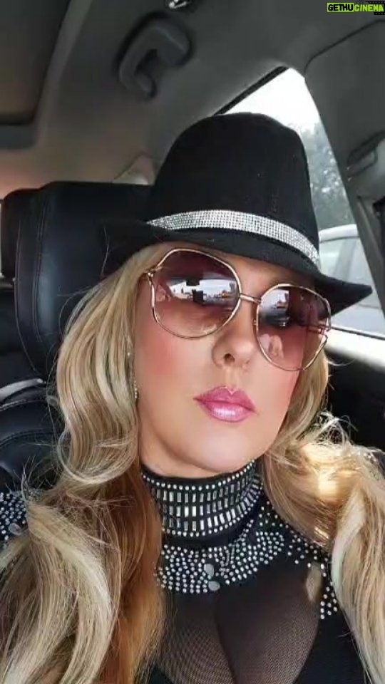 Darcy Donavan Instagram - On my to the Warner Brothers Lot to see the movie premiere of SweetWater! Have a terrific day Everyone:)😘❤️👍