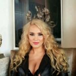Darcy Donavan Instagram – 🔥🔥LEARN TO BE AN EAGLE IN LIFE🔥🔥

The only thing that’s holding some people back is who they’re spending time with.

 You can’t be passive when it comes to people polluting your life and poisoning your atmosphere. Life is too short for you to spend with negative, can’t-do-it, jealous, critical, small-minded people who are not moving forward. You’re an eagle, and you need some eagles in your life!💯

You need some people who soar, people who are doing great things, people who have a great attitude. But here’s the key: You can’t soar with the eagles if you’re hanging around chickens—people who have their head down, focused on what they can’t do. You can’t reach new levels hanging out with turkeys—people who compromise, take the easy way out, and are mediocre. You won’t see your greatness hanging around crows—people who complain, find fault, see the worst!

The less time you spend with some people, the better off you’re going to be! You need to associate with other eagles, with people who inspire you to rise higher, not with people who drag you down.

CHEERS TO YOU SOARING HIGHER EVERYDAY!♥️💯🔥🍻

BIG HUGS😘 Malibu, California
