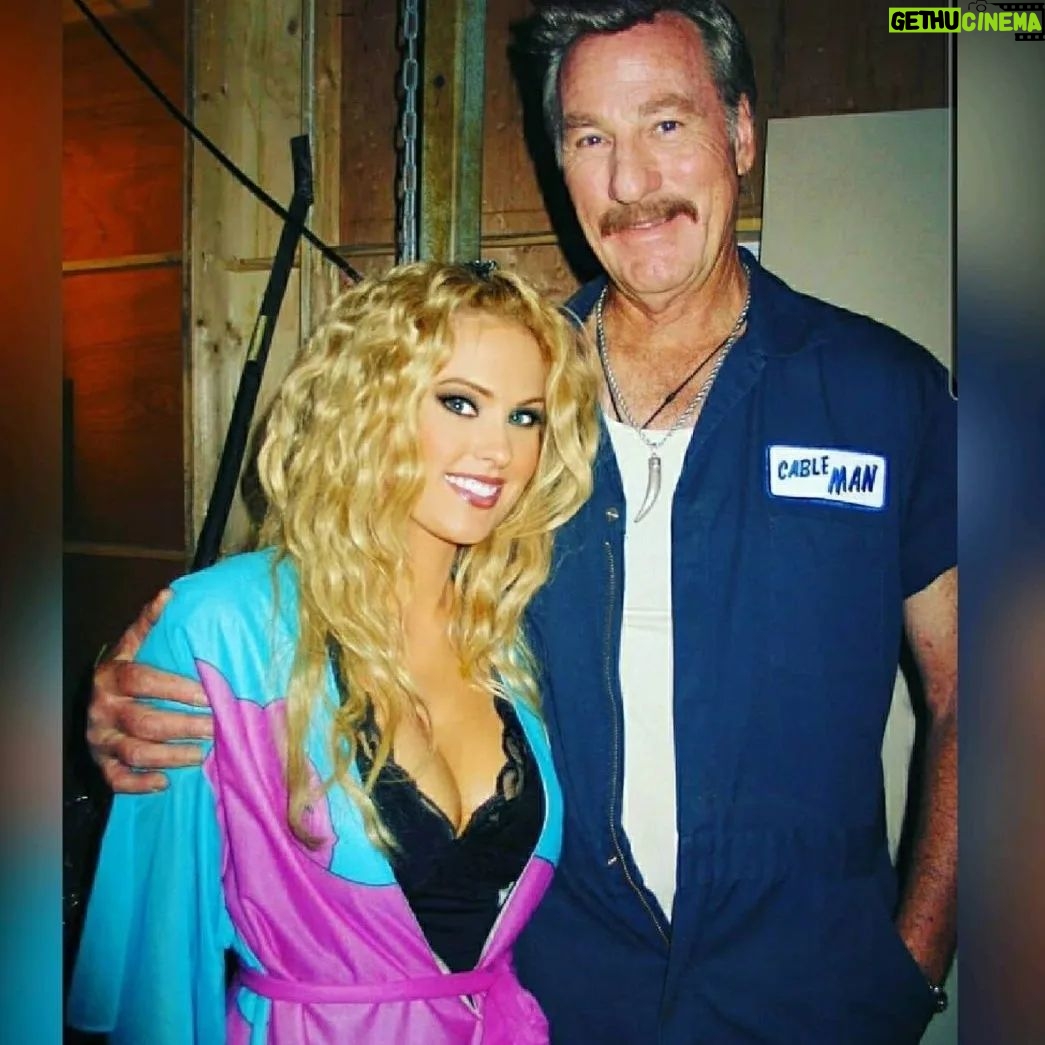 Darcy Donavan Instagram - 🎬BEHIND THE SCENES WITH ME🎬 Here is a behind the scenes photo of me and Craig T. Nelson when we were working together on the hilarious television series my, "My Name is Earl." I had a wonderful time with the cast and crew and everybody was so lovely on set. 📽Craig is known for his roles on the TV series, "Coach" and in, "Parenthood" as well as everybody loved him in the 1982 film, "Poltergeist", as well as, "The Incredibles". 📽📽 👍👍 😎 DARCY'S ACTING TIPS FOR BEGINNERS ❤Get some experience❤ If you are just starting out, amateur theatre, improvisation groups, play readings, student film, there are heaps of great things you can do to get some experience in any form. ❤Be versatile.❤ Don’t just be the guy or girl who can play the young love interest. Get your hands dirty and try something out of what you or other perceive as your ‘type’. You might find you like being the straight man, the villain or the comic relief.👍 💋Love you all and have a marvelous day!💋 #behindthescenes #throwbackthursday #hollywoodlife #lightscameraaction #DarcyDonavan #havefunwithwhatyoudo #actorslife