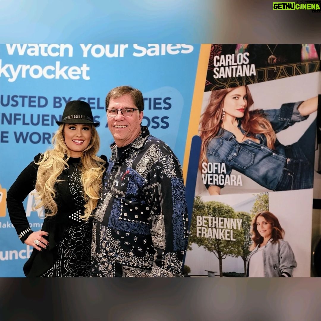 Darcy Donavan Instagram - I loved meeting all the tastemakers and Companies at the Oscar Suites and Events this year! It was a wonderful time!πππ― #Oscars2022 was great!π @officialgregwriter @dawn.of.the.earth @kirareedlorsch @reelvisionent #oscars #oscars2022 #redcarpet #funtimes
