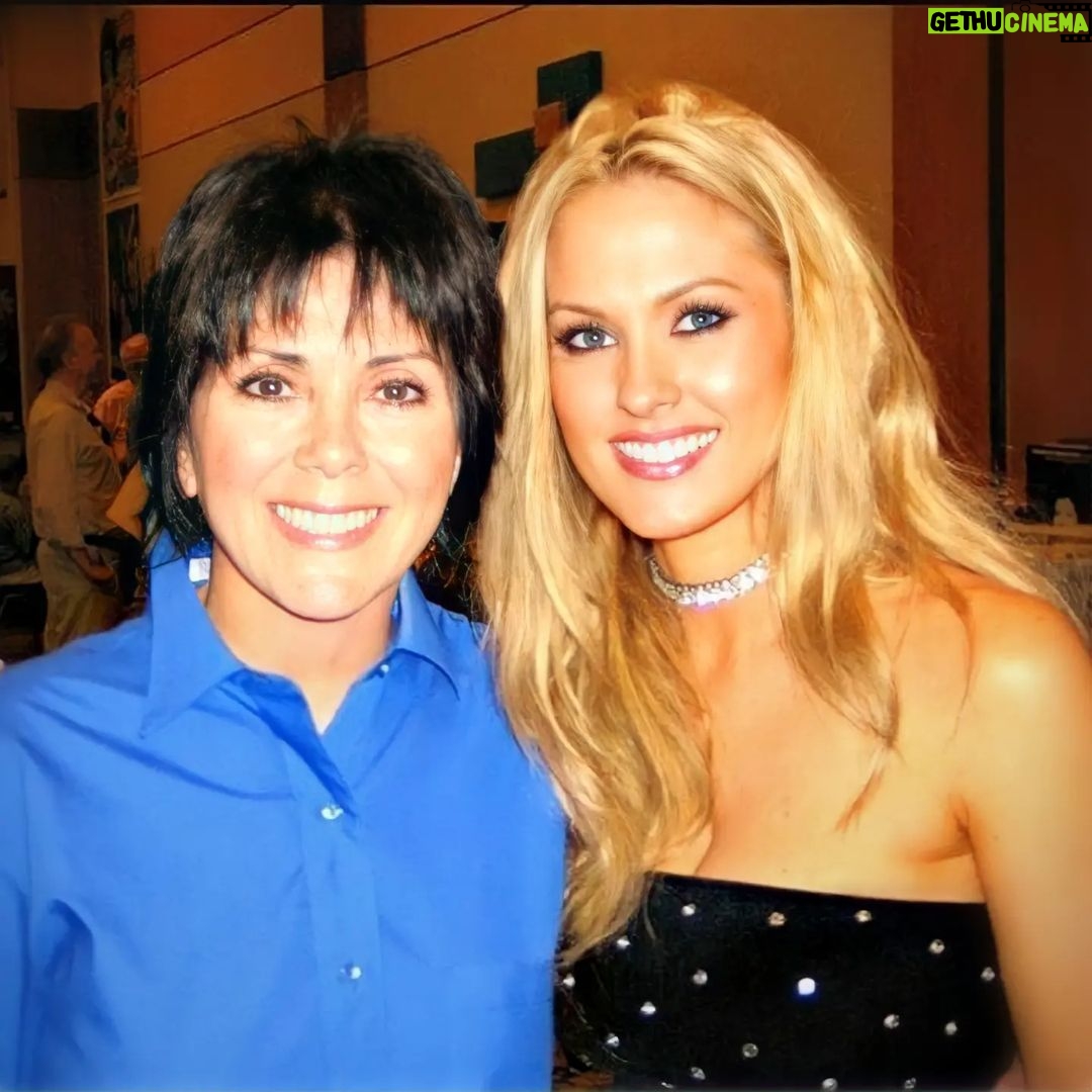 Darcy Donavan Instagram - Here is my friend, Joyce DeWitt and myself signing autographs for our fans in Burbank, California. Joyce is a wonderful Actress and most famous for playing Janet Wood on the ABC television comedy hit series," Three's Company."β€β€ πShe is a terrific person with a heart of gold. Just love her. π So tell me what is your *FAVORITE* comedy television series in the comments below?β¬οΈβ¬οΈ (My answer is in the comments below as well.π)