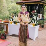 Davika Hoorne Instagram – วันนี้ได้มาไหว้ท้าวศรีสุดาจันทร์ถึงสถานที่จริงรู้สึกถึงพลังของแม่ค่ะขอให้โปรเจ็คนี้ปลอดภัยผ่านไปด้วยดีทุกคนทำงานราบรื่น 🙏🏻❤️ ขอบคุณทุกคนที่ไปด้วยกันขอบคุณพี่ดาว ขอบคุณทุกฝ่ายขอบคุณทีมน้องนางรำขอบคุณพี่ใหญ่และผู้ใหญ่อีกหลายท่านที่ไปร่วมไหว้พร้อมกันนะคะ❤️🙏🏻 ขอบคุณชุดสวยสวยๆจากครูไก่ค่ะ