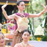 Davika Hoorne Instagram – สักการะไหว้แม่หยัวท้าวศรีสุดาจันทร์ #แม่หยัว 🙏🏻