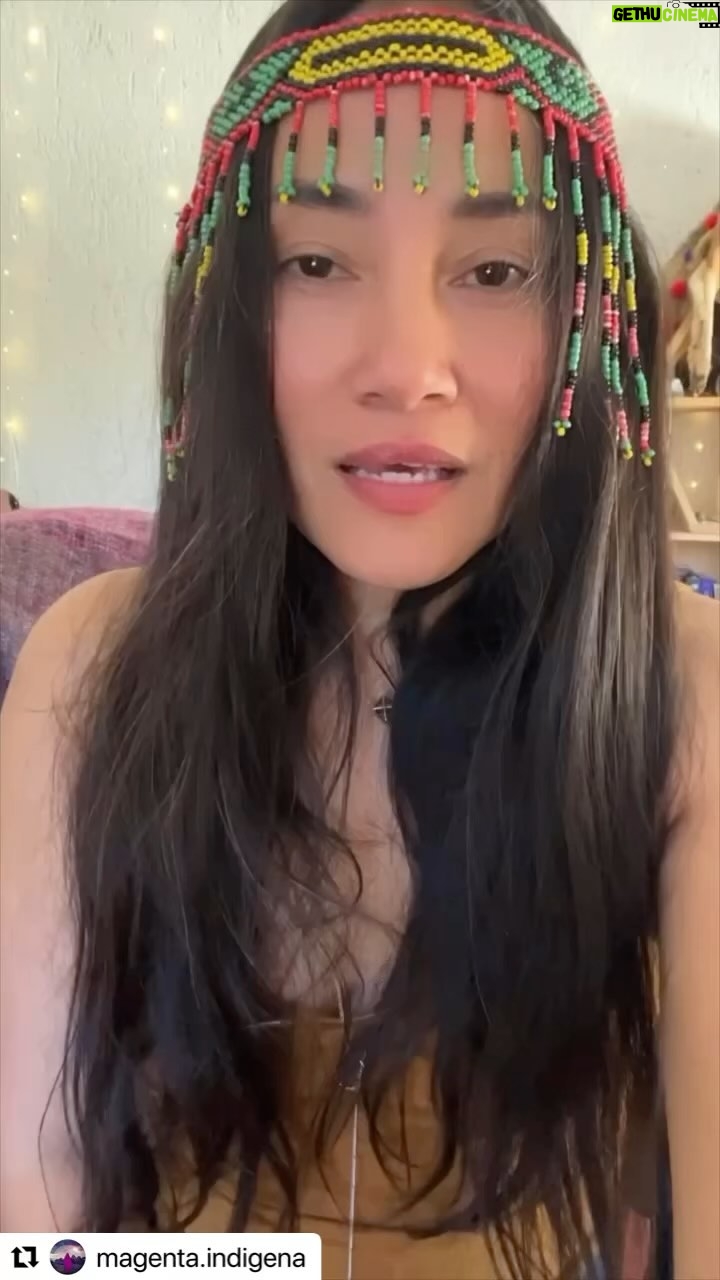 Debra Messing Instagram - REPOST magenta.indigena Hey brown people 👋🏾 * * * * * * * * * * Thank you magenta.indigena As an indigenous woman, your clear-sightedness is so necessary and appreciated right now. Israel has been heinously slandered as “colonialist” despite historical, and archeological proof to the contrary. I’m praying that your words will cut through the big lie and bring some hint of peace and enlightenment to the fractious dialogue around this horrible, tragic, unnecessary conflict. #landback #indigenous #brownpeople #decolonize #aeta #tribal #native #israel #jewish #arabimperialism #colonialism #islamicconquest #diwata #nativeamerican #firstnations #aboriginal #indigenousart #indigenouspeople #culture #indigenouswomen #nativeculture #nature #nativeart #indigenouspeoplesday #melanin #nativeamericanculture #indigenousrights #nativewomen