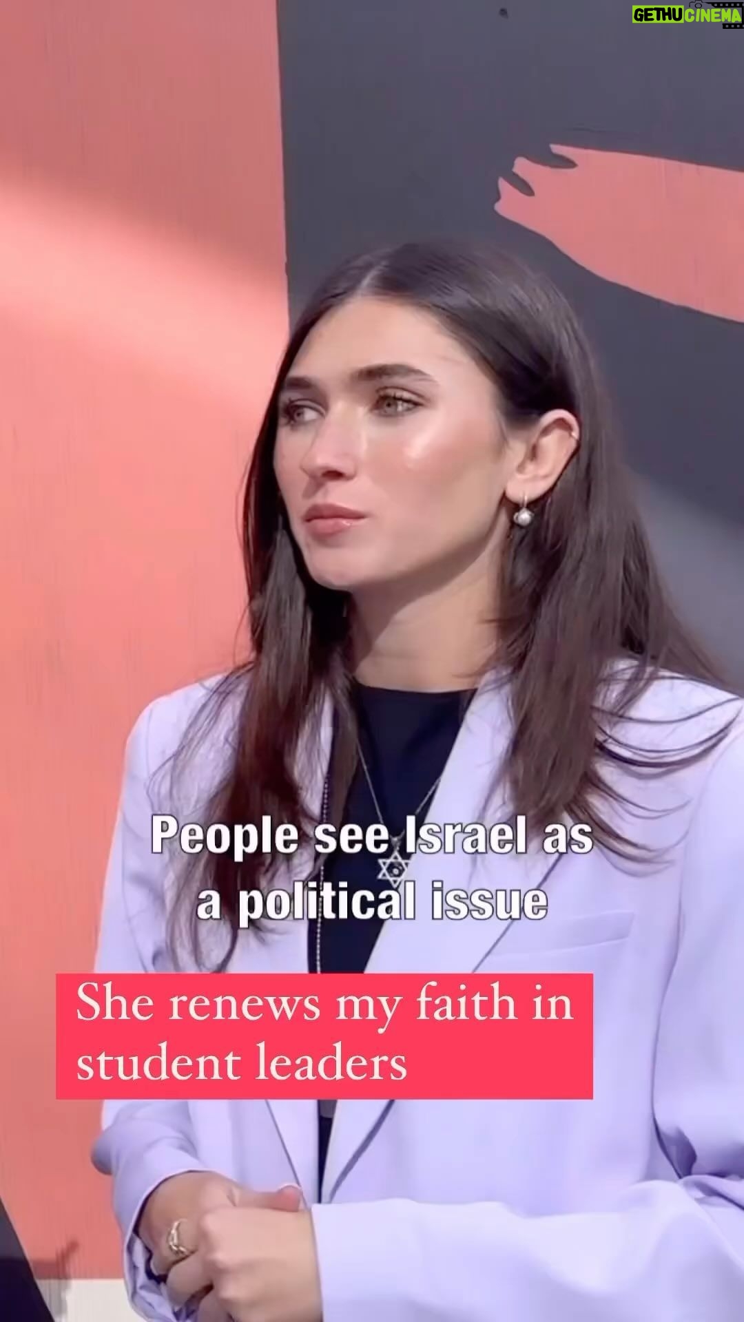 Debra Messing Instagram - Tessa Veksler gives me hope. Thank you for you leadership, moral clarity and courage. (You shouldn’t have to be brave to be a Jew. ) #UCSB #studentleaders #jew #antisemitismus #proud @tessaveksler