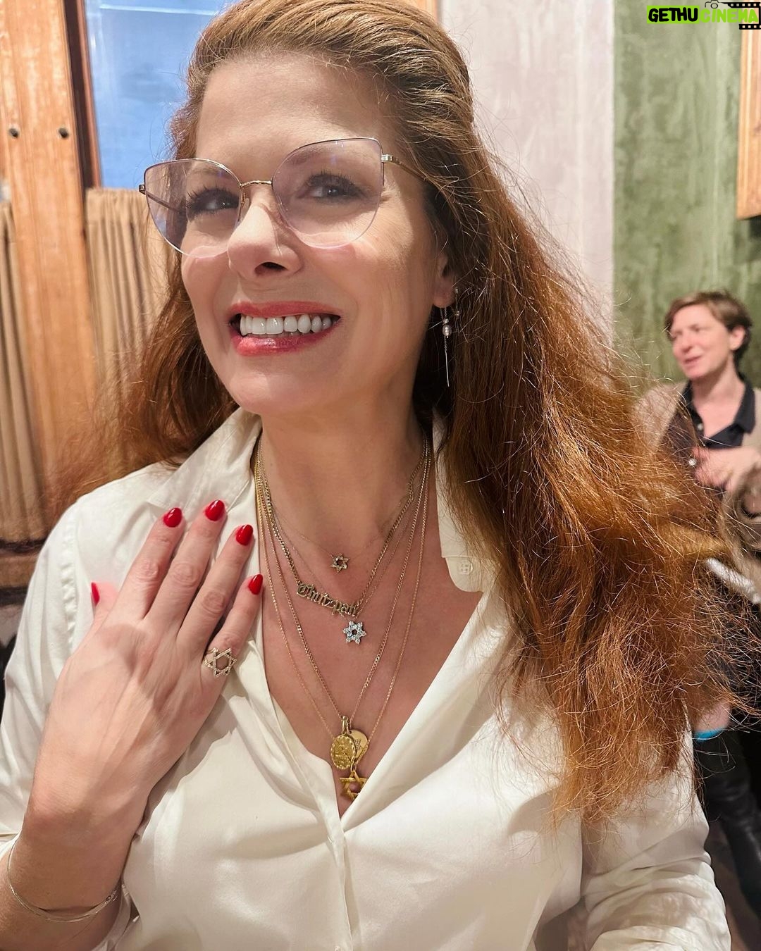 Debra Messing Instagram - Our beautiful Aishet Chayil (Woman of valor) wearing “Chutzpah” 😍
