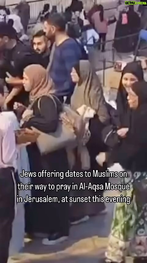 Debra Messing Instagram - THIS. This is who we are. This is who we can be, all of us. This is who we should be. It’s possible if peace and mutual respect and love is our priority. #jewishkindness #inclusion #israeliinclusion #mutualrespect #multicultural #ramadan #dates RP: @yourjewishlife Jerusalem, Israel