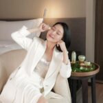 Dee Hsu Instagram – 我好漂亮喔😮‍💨感謝父母的基因，也多虧了這罐眼霜🥰

#資生堂極上御藏  #日本皇室級保養 #傳奇亮眼巨星光
#ShiseidoTaiwan #ShiseidoSkincare