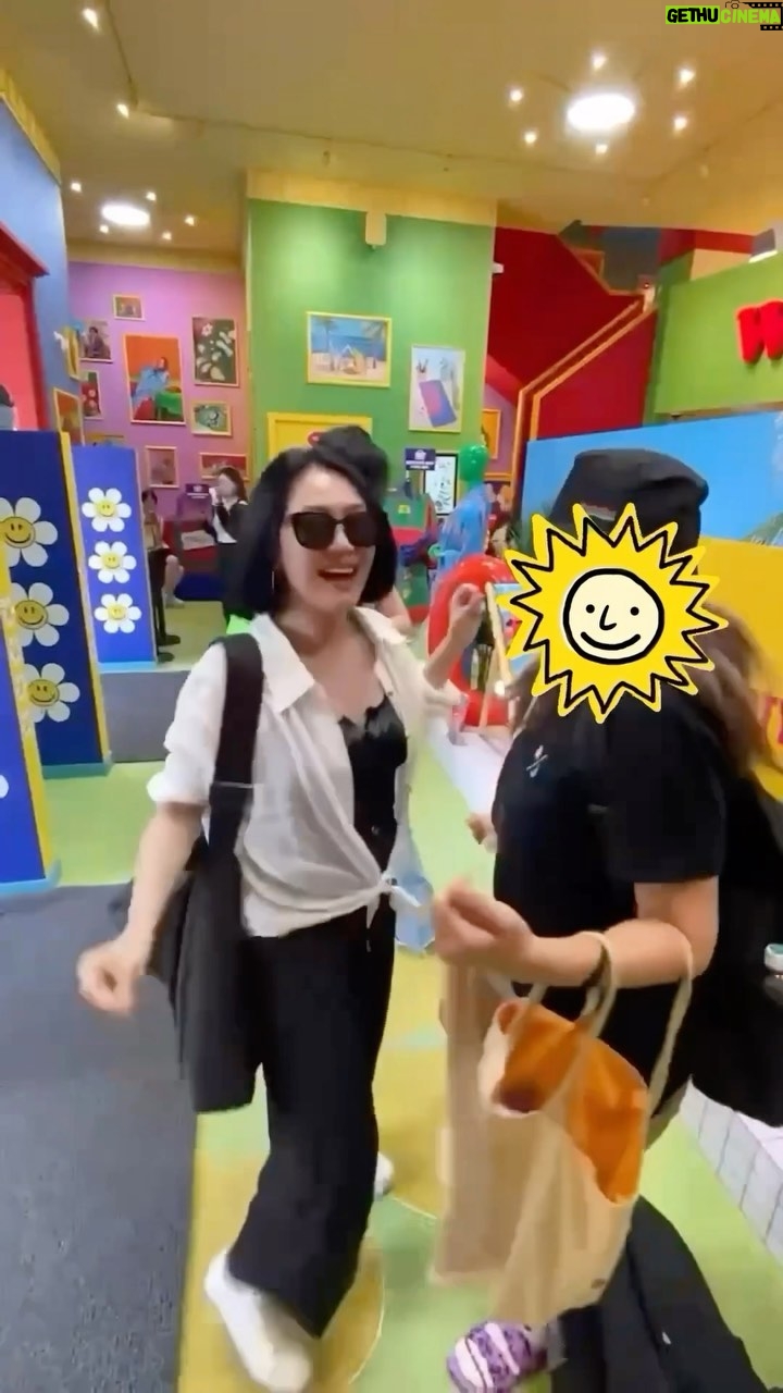 Dee Hsu Instagram - 聽到我們這個年代的音樂能不跳嗎?我知道孩子們都很無奈,so what🤪