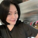 Dee Hsu Instagram - 真的抗拒不了我一說：媽媽今天煮飯好不好？小孩就high到不行的感覺！我說：是老套咖哩飯配玉米湯喔！她們還是非常興奮🥹所以我今天又下廚了，但我可不是單純的走進廚房😏廚房就是我的小舞台😍在裡面可重訓、可熱舞、可大唱歌、可喝你愛喝的飲料😉重點是，我的心中充滿愛❤️❤️❤️女人啊～讓自己開心吧！