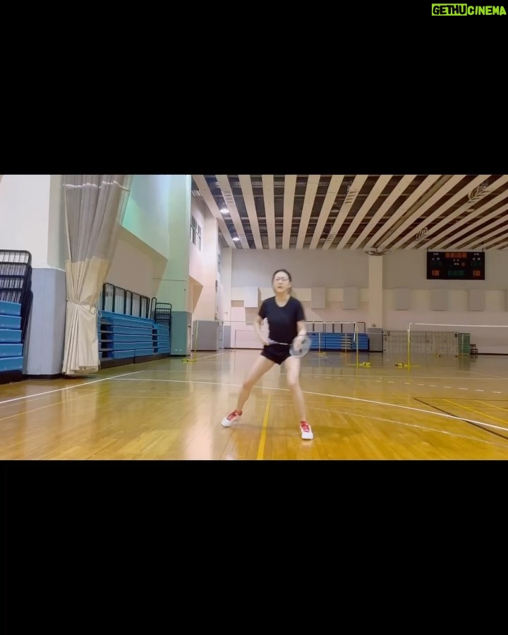 Dee Hsu Instagram - 羽球真的很好玩,尤其是贏教練的那一刻馬上說:ok吃飯囉!很爽🤣🤣🤣