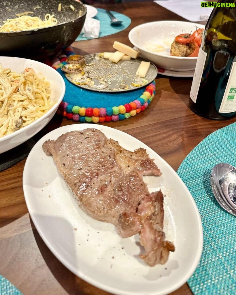 Dee Hsu Instagram - 昨天二女兒lily 做晚餐，嚇死媽媽了，也太厲害了吧！又非常好吃❤️真的是遺傳到我🥹