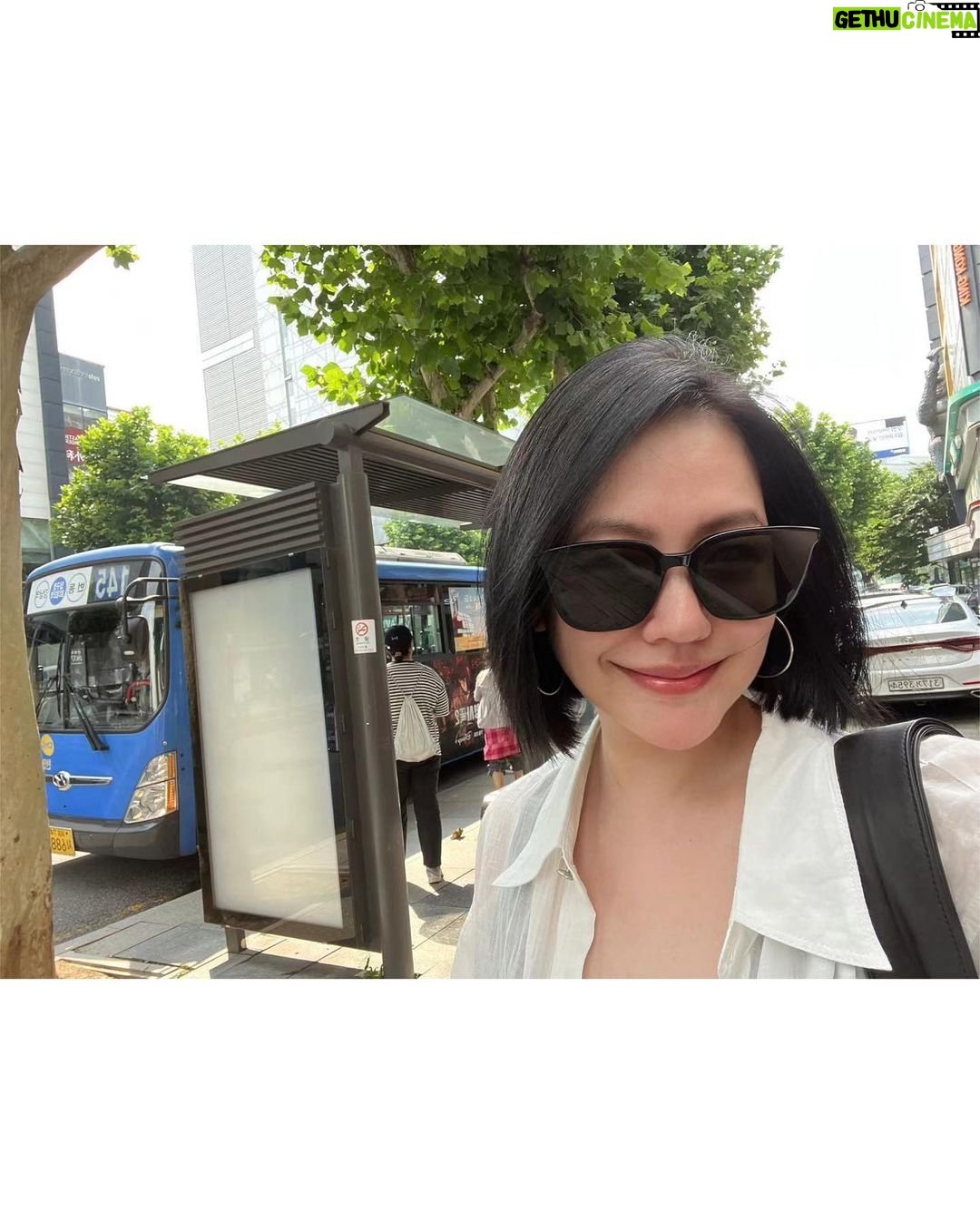 Dee Hsu Instagram - 帶婆婆媽媽孩子一起出來玩,我真是個又美又孝順的女人😌但真的是需要喝點酒😉