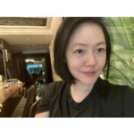 Dee Hsu Instagram – 工作的我，收工的我，怎麼都很漂亮！奇怪耶🤭