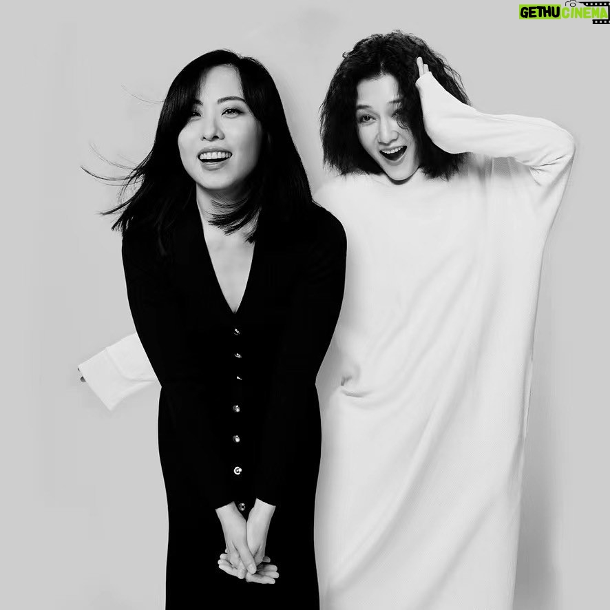 Dee Hsu Instagram - Proud of my friends! ——— 我們開設新的YouTube頻道了—「Evelyn & Mavis」! 在《給孩童的音樂幻想小故事》於數位平台上線之後,我們收到許多朋友們的鼓勵與支持,謝謝你們給予肯定的反饋,在開心之餘,我們也一直思考著,要如何將這個作品傳遞給更多孩子、讓初衷的心意、能跨越各種條件、更便利地收到這份禮物….. 促成這張作品的起源就是「分享」!所以我們也希望藉由YouTube 頻道,分享給更多無論是教育機構、醫療院所、兒童病房、育幼院…..等的單位,讓我們的音樂幻想小故事、能溫暖地陪伴更多的孩子。 謝謝大家的鼓勵與繼續分享,讓這份充滿愛的好能量串流彼此給更多的朋友們! 祝大家健康平安、圓滿喜樂。 ⭐️「Evelyn & Mavis」YouTube頻道:https://www.youtube.com/@EvelynandMavis/videos ___________________ ⭐️《給孩童的音樂幻想小故事》數位平台收聽:https://evelynwithmavis.lnk.to/FantasiesforChildrenMusicalStories #張郁苓 #范曉萱 #給孩童的音樂幻想小故事