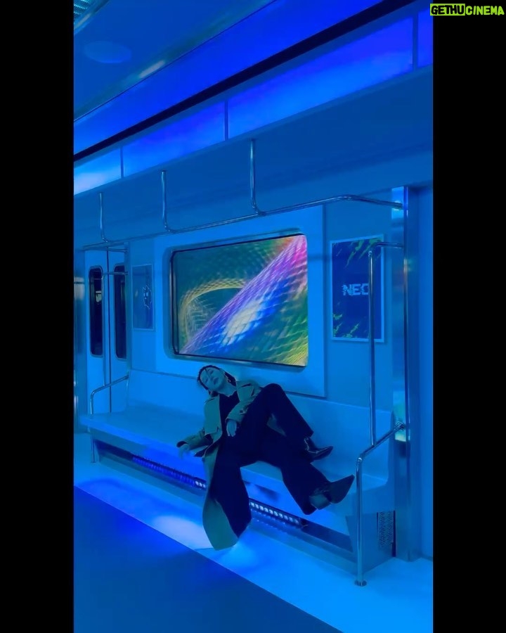 Dee Hsu - 119.1K Likes - 5天4夜的韓國行結束了,這次可以玩得那麼盡興,都要感謝韓國觀光公社金長實社長的邀請,以及我的韓國妹妹:總社的金到希次長為我們精心的安排!金妹妹我愛妳❤️最後還是把握機會吃了韓國的美食:著名的一隻雞👍還買了3條超軟的睡褲❤️希望我跟金妹妹可以在台北相聚,讓妳見識見識台灣的美食美景🥰我回去工作可能會是這個狀態喔!但絕對還是可以主持的💪
#韓國觀光公社 #한국관광공사
#韓國S郎嘿❤️ #한국여행 #한국사랑해❤️
Outfit @allsaints
Accessories @oliviayaojewellery