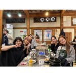 Dee Hsu Instagram – 5天4夜的韓國行結束了，這次可以玩得那麼盡興，都要感謝韓國觀光公社金長實社長的邀請，以及我的韓國妹妹：總社的金到希次長為我們精心的安排！金妹妹我愛妳❤️最後還是把握機會吃了韓國的美食：著名的一隻雞👍還買了3條超軟的睡褲❤️希望我跟金妹妹可以在台北相聚，讓妳見識見識台灣的美食美景🥰我回去工作可能會是這個狀態喔！但絕對還是可以主持的💪

#韓國觀光公社 #한국관광공사 
#韓國S郎嘿❤️ #한국여행 #한국사랑해❤️ 

Outfit @allsaints
Accessories @oliviayaojewellery