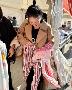Dee Hsu Instagram - 5天4夜的韓國行結束了，這次可以玩得那麼盡興，都要感謝韓國觀光公社金長實社長的邀請，以及我的韓國妹妹：總社的金到希次長為我們精心的安排！金妹妹我愛妳❤️最後還是把握機會吃了韓國的美食：著名的一隻雞👍還買了3條超軟的睡褲❤️希望我跟金妹妹可以在台北相聚，讓妳見識見識台灣的美食美景🥰我回去工作可能會是這個狀態喔！但絕對還是可以主持的💪

#韓國觀光公社 #한국관광공사 
#韓國S郎嘿❤️ #한국여행 #한국사랑해❤️ 

Outfit @allsaints
Accessories @oliviayaojewellery