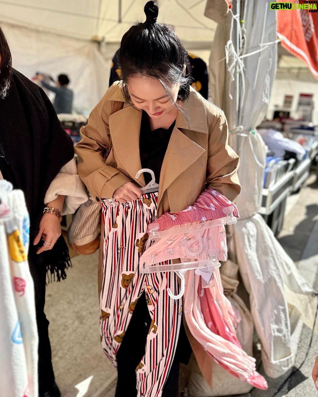 Dee Hsu - 119.1K Likes - 5天4夜的韓國行結束了,這次可以玩得那麼盡興,都要感謝韓國觀光公社金長實社長的邀請,以及我的韓國妹妹:總社的金到希次長為我們精心的安排!金妹妹我愛妳❤️最後還是把握機會吃了韓國的美食:著名的一隻雞👍還買了3條超軟的睡褲❤️希望我跟金妹妹可以在台北相聚,讓妳見識見識台灣的美食美景🥰我回去工作可能會是這個狀態喔!但絕對還是可以主持的💪
#韓國觀光公社 #한국관광공사
#韓國S郎嘿❤️ #한국여행 #한국사랑해❤️
Outfit @allsaints
Accessories @oliviayaojewellery
