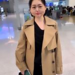 Dee Hsu Instagram – 5天4夜的韓國行結束了，這次可以玩得那麼盡興，都要感謝韓國觀光公社金長實社長的邀請，以及我的韓國妹妹：總社的金到希次長為我們精心的安排！金妹妹我愛妳❤️最後還是把握機會吃了韓國的美食：著名的一隻雞👍還買了3條超軟的睡褲❤️希望我跟金妹妹可以在台北相聚，讓妳見識見識台灣的美食美景🥰我回去工作可能會是這個狀態喔！但絕對還是可以主持的💪

#韓國觀光公社 #한국관광공사 
#韓國S郎嘿❤️ #한국여행 #한국사랑해❤️ 

Outfit @allsaints
Accessories @oliviayaojewellery