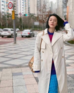Dee Hsu Instagram - 韓國第三天，換上高中制服去樂天樂園玩，裝一下年輕！當然免不了要吃美食—部隊鍋❤️停不下來啊😭尤其那起司片加下去，我的心彷彿一起融化了～～

#韓國觀光公社 #한국관광공사 
#韓國S郎嘿❤️ #한국여행 #한국사랑해❤️ 

風衣 @BOSS 
鞋 包 @CHLOE