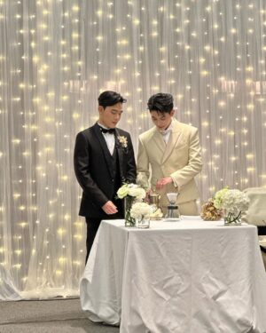 Dee Hsu Instagram - 第一次參加同志的婚禮，他們兩位都是我的gay friends!我愛他們，也感謝他們開明的父母支持，讓他們能在祝福中步入婚姻！愛是無分別的❤️