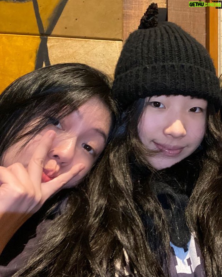 Dee Hsu Instagram - 我一直在等有人說:那不是華山嗎?還吃飛機餐、住飯店咧!騙誰啊?結果沒想到大家都好替我開心,希望我好好放鬆😭熙娣愧疚🥺我只是在台北華山的餐廳😅拜託罵我🙏