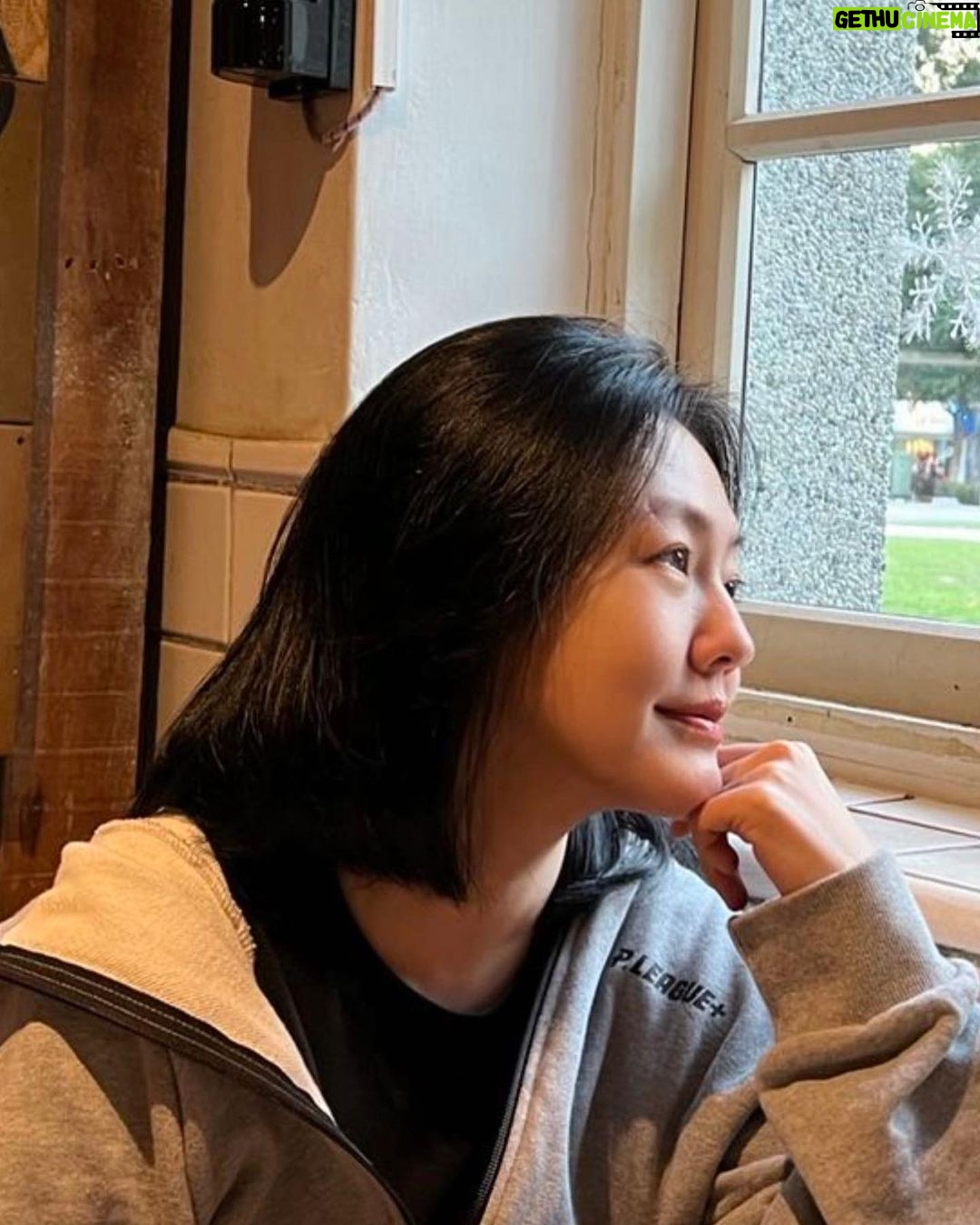 Dee Hsu Instagram - 跟姐妹3天2夜的旅行,吃到了飛機餐、住到了可愛的飯店!心情真好😊